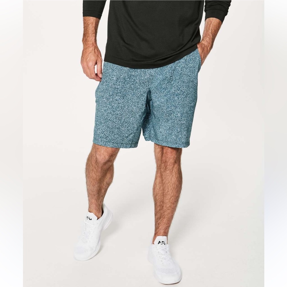 Men’s Lululemon pace Breaker short linerless  Skate size small